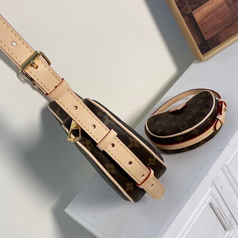 L0vis Vvtt0n Monogram Canvas Croissant MM M46828