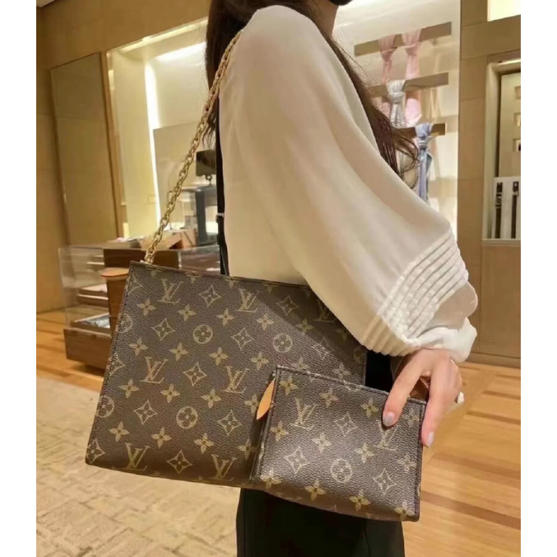 L0vis Vvtt0n Toiletry Pouch On Chain M81412