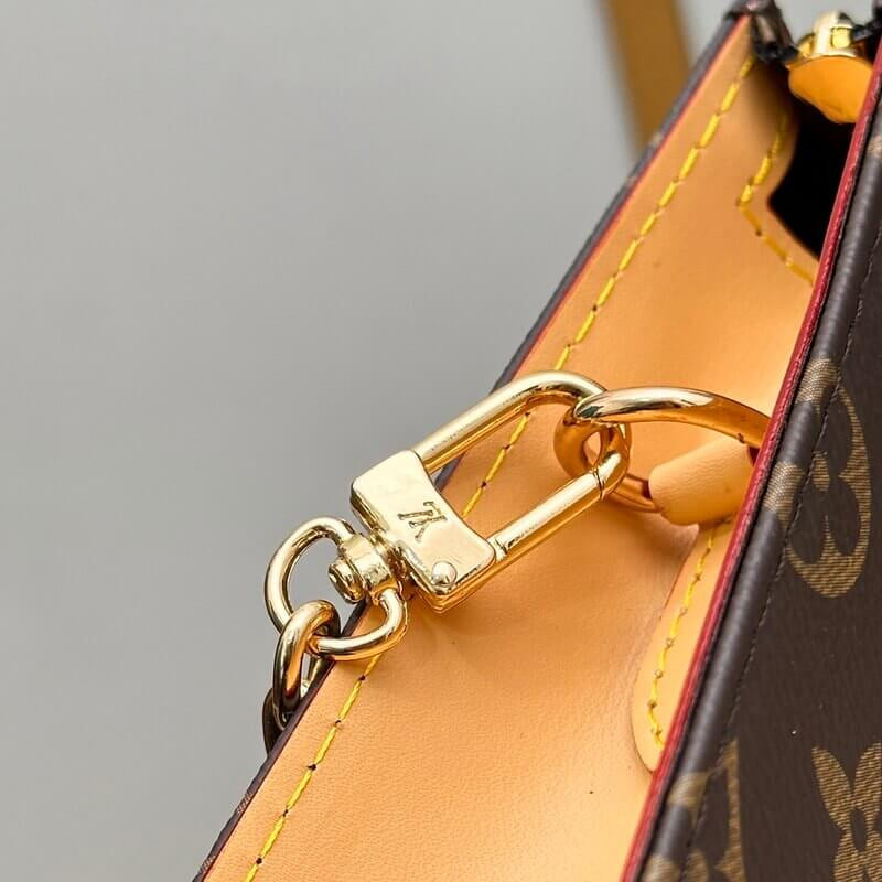 L0vis Vvtt0n Toiletry Pouch On Chain M81412