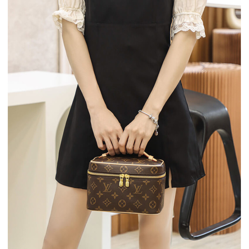 L0vis Vvtt0n Nice Mini M44495