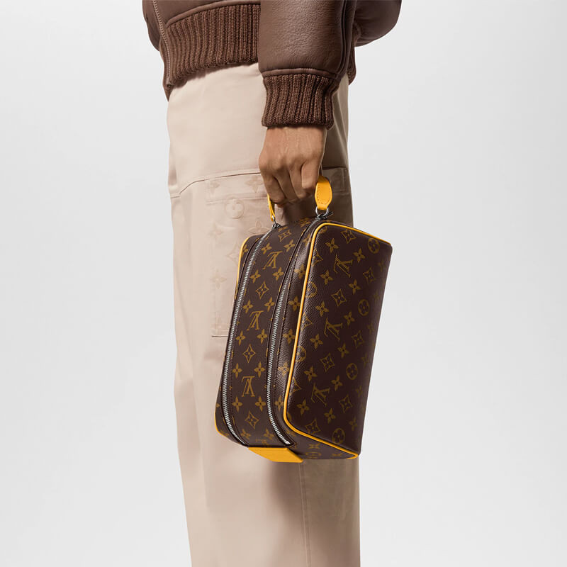 L0vis Vvtt0n Dopp Kit Toilet Pouch M44494