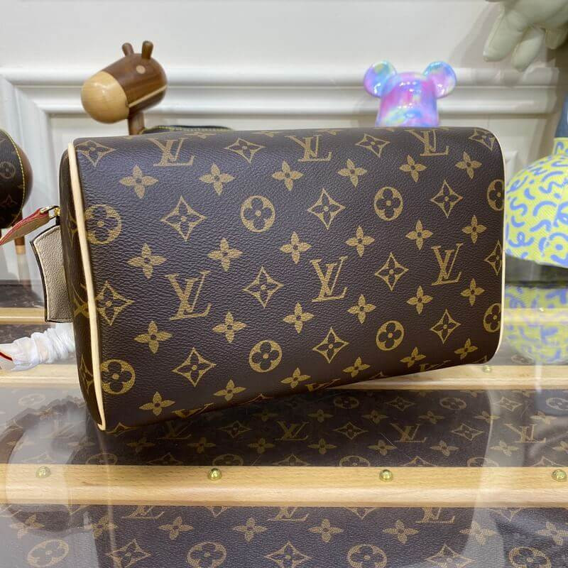 L0vis Vvtt0n Dopp Kit Toilet Pouch M44494