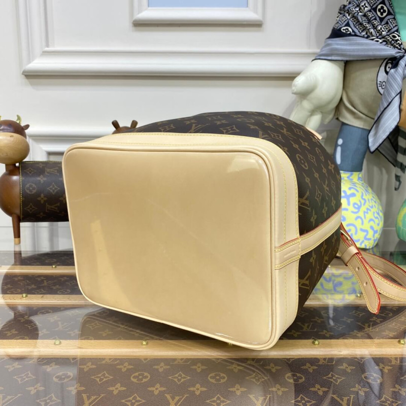 L0vis Vvtt0n Noé M42224