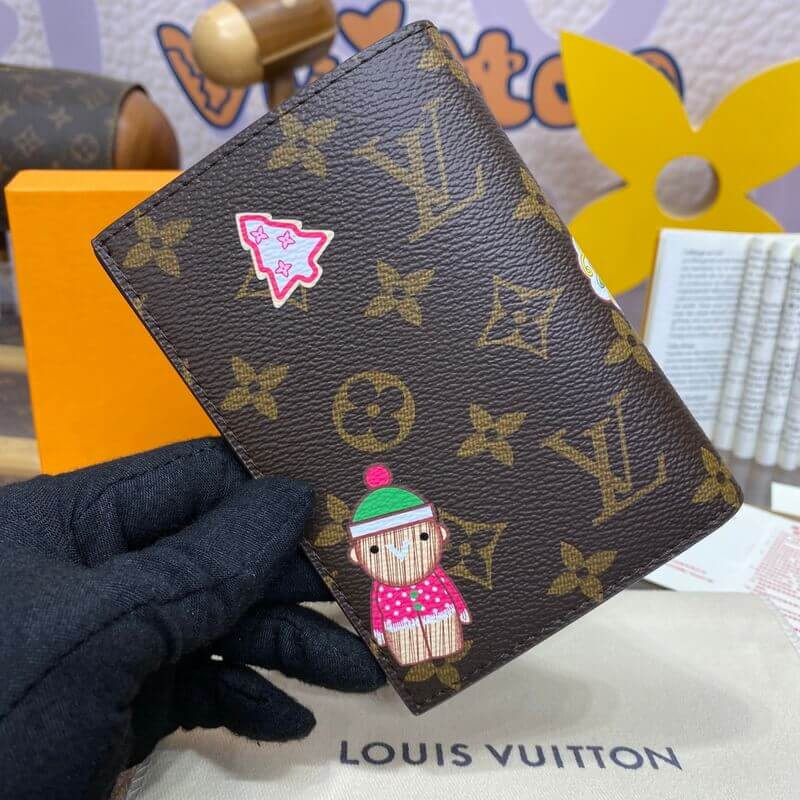 L0vis Vvtt0n Passport Cover M12219