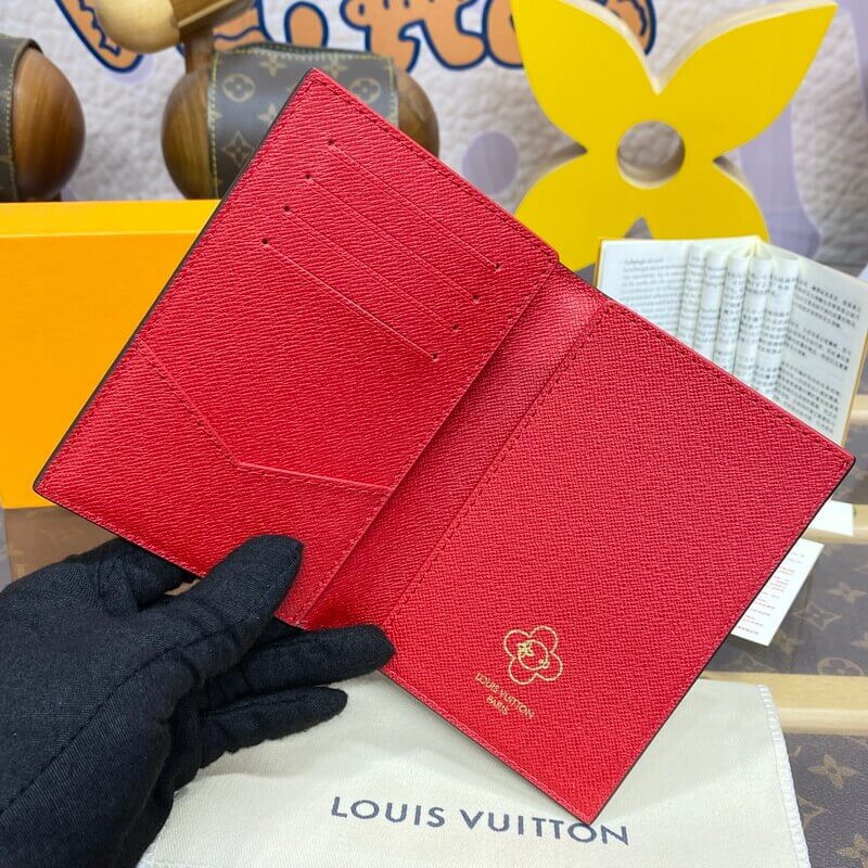 L0vis Vvtt0n Passport Cover M12219