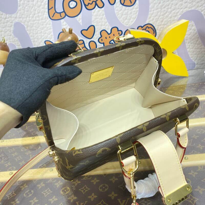 L0vis Vvtt0n Alma Trunk M11114