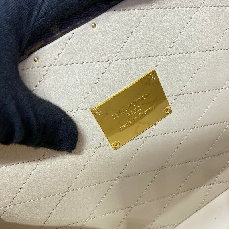 L0vis Vvtt0n Alma Trunk M11114