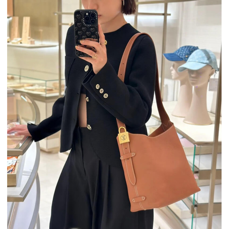 L0vis Vvtt0n Low Key Hobo PM M25354