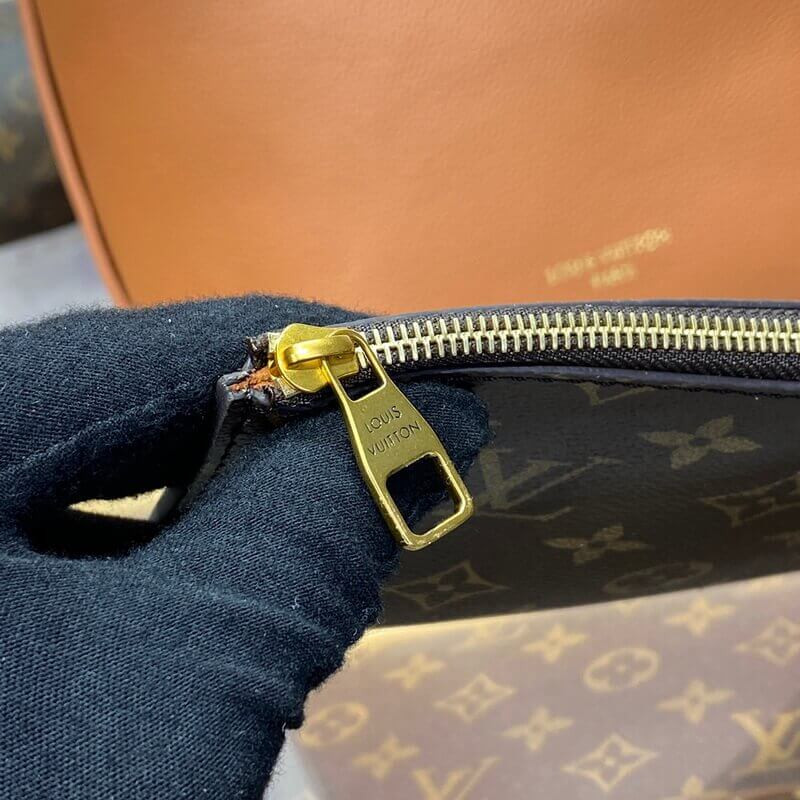 L0vis Vvtt0n Low Key Hobo PM M25354