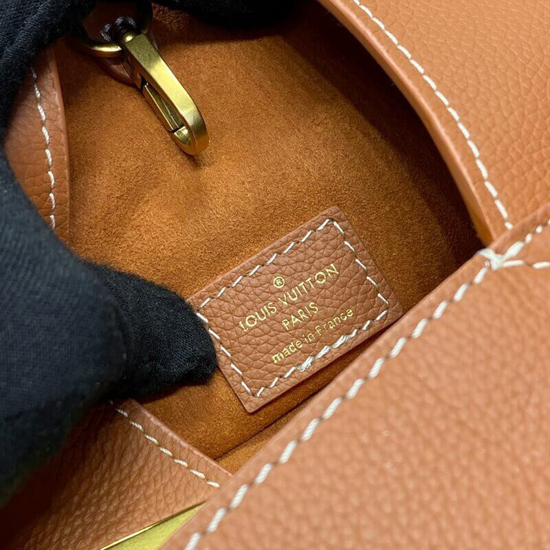 L0vis Vvtt0n Low Key Hobo PM M25354