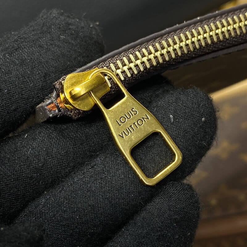 L0vis Vvtt0n Low Key Hobo PM M25352 Black