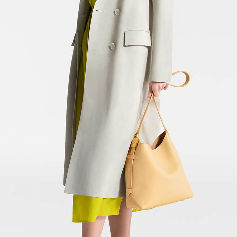 L0vis Vvtt0n Low Key Hobo PM M25353