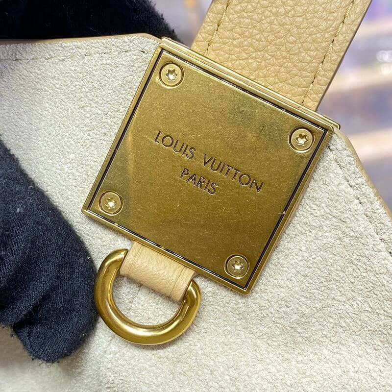 L0vis Vvtt0n Low Key Hobo PM M25353