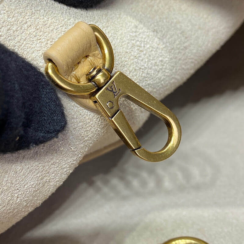 L0vis Vvtt0n Low Key Hobo PM M25353