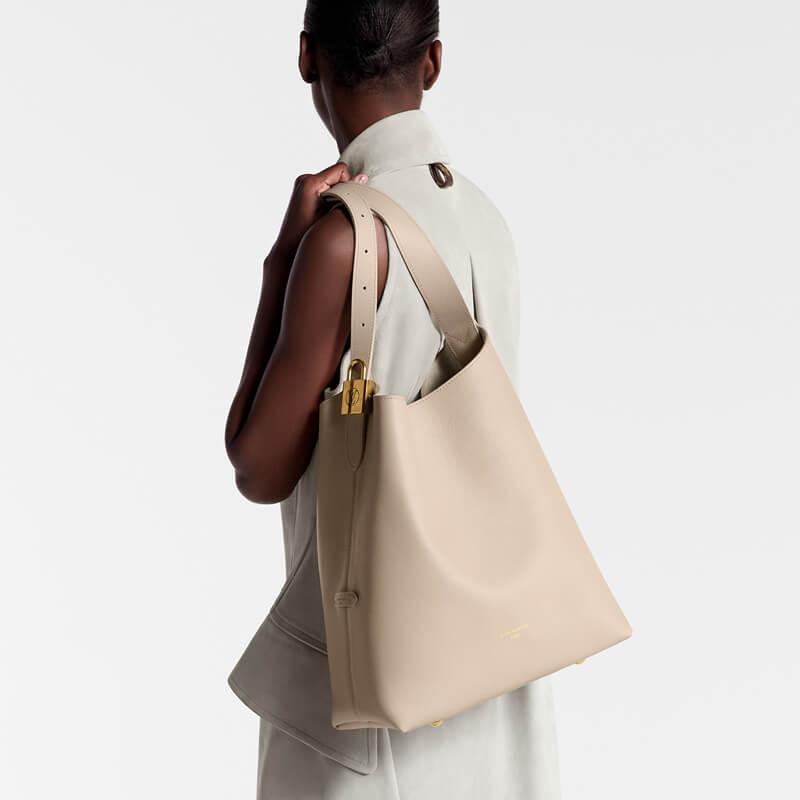 L0vis Vvtt0n Low Key Hobo MM M25022