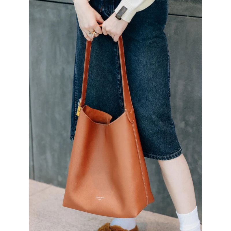 L0vis Vvtt0n Low Key Hobo MM M24974