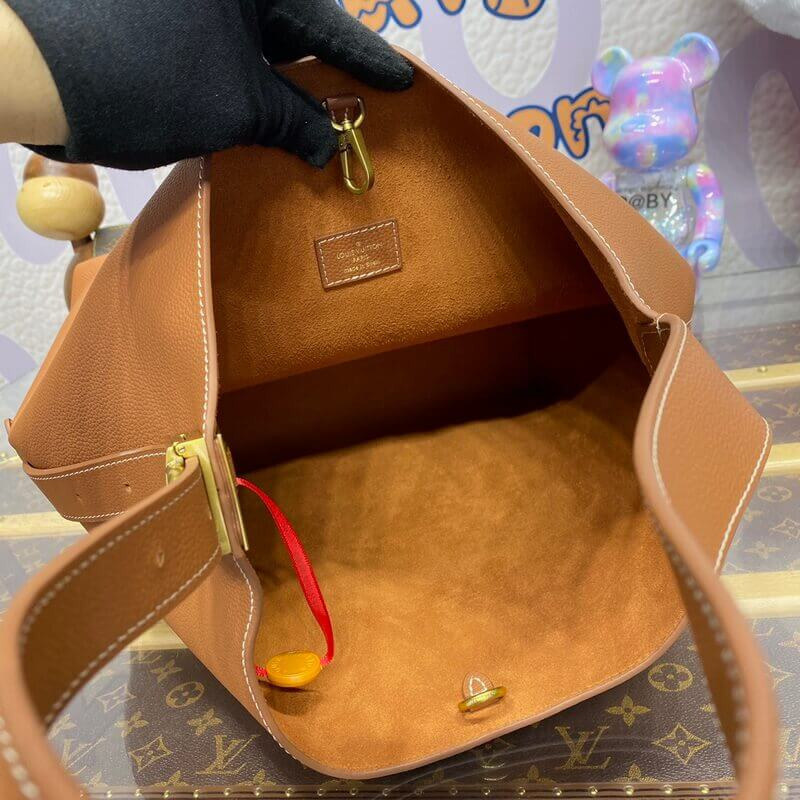 L0vis Vvtt0n Low Key Hobo MM M24974