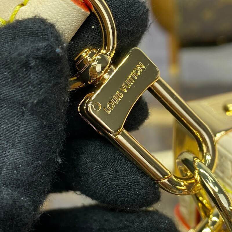 L0vis Vvtt0n Side Trunk MM M12428