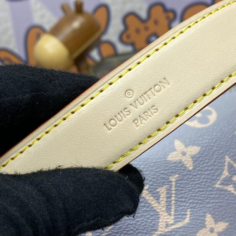 L0vis Vvtt0n Side Trunk MM M12428