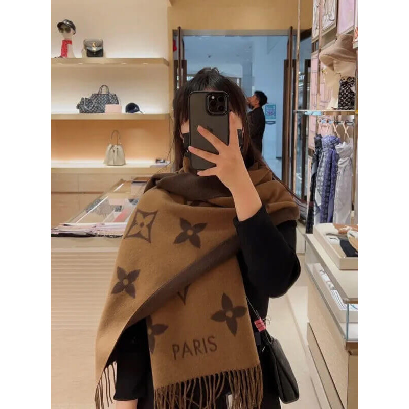 L0vis Vvtt0n Reykjavik Scarf
