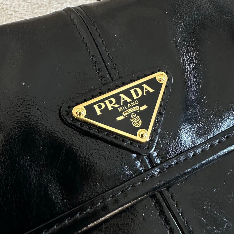 Pra*a Medium leather shoulder bag