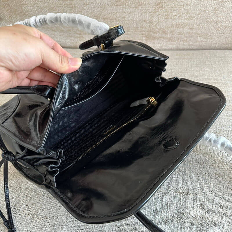 Pra*a Medium leather shoulder bag