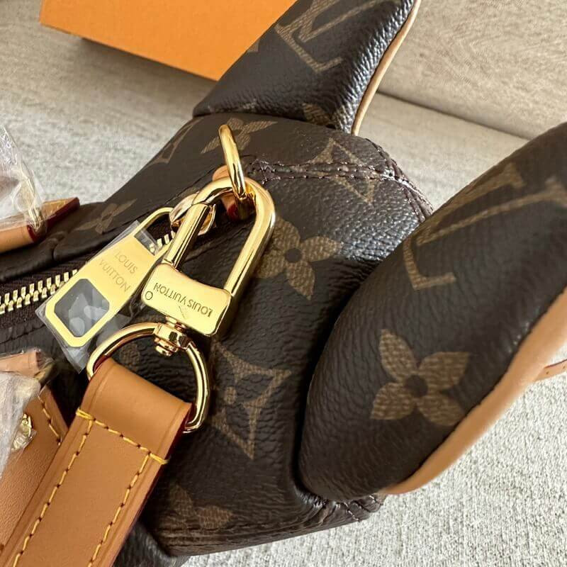 L0vis Vvtt0n Pooch Bag