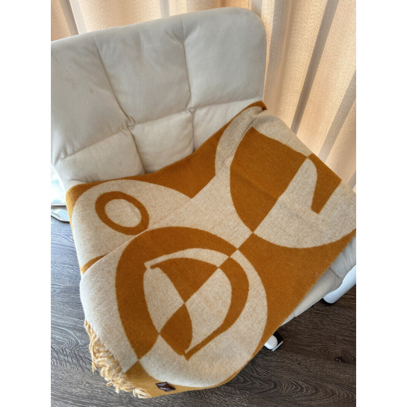 H**me5 Casaque Charms Muffler