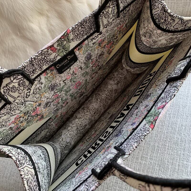 D10r Book Tote Medium Latte Embroidery with Multicolor D10r Around the World Motif