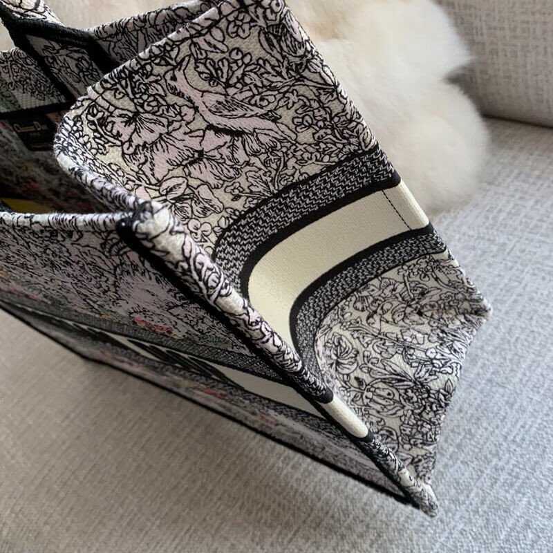 D10r Book Tote Medium Latte Embroidery with Multicolor D10r Around the World Motif