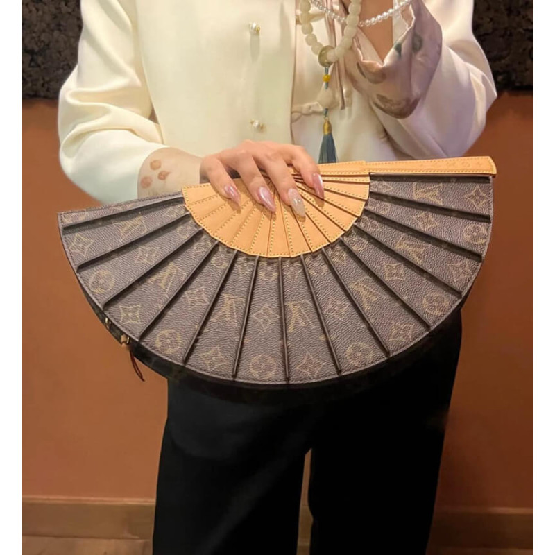 L0vis Vvtt0n LV Fan Bag M14804