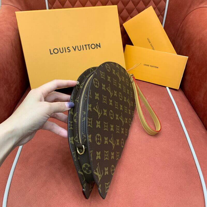 L0vis Vvtt0n LV Fan Bag M14804