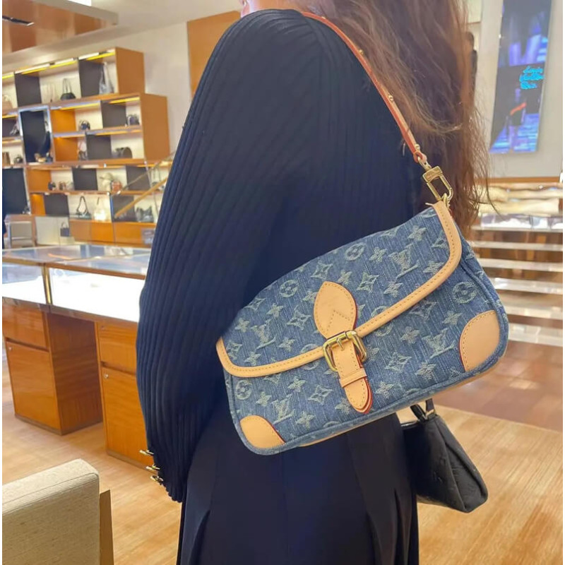 L0vis Vvtt0n Diane Bag M13070 Denim Blue
