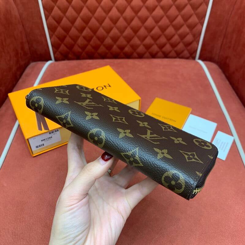 L0vis Vvtt0n Monogram Canvas Clémence Wallet