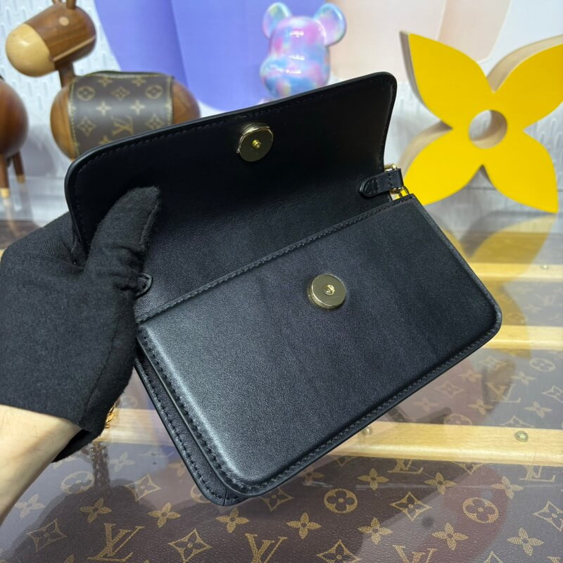 L0vis Vvtt0n Wallet On Chain LV Bloom M14564