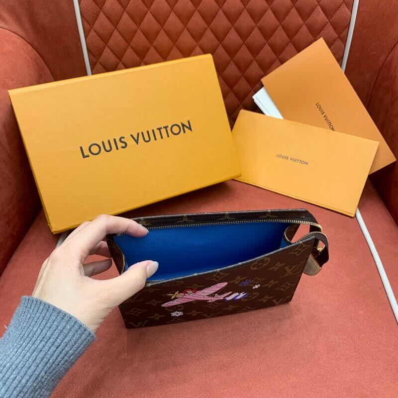 L0vis Vvtt0n Trio Toilet Pouch M15357