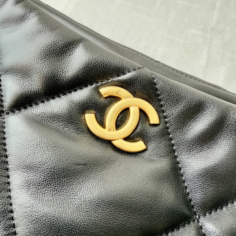 Ch**el Shopping Bag in Shiny Lambskin AS5740