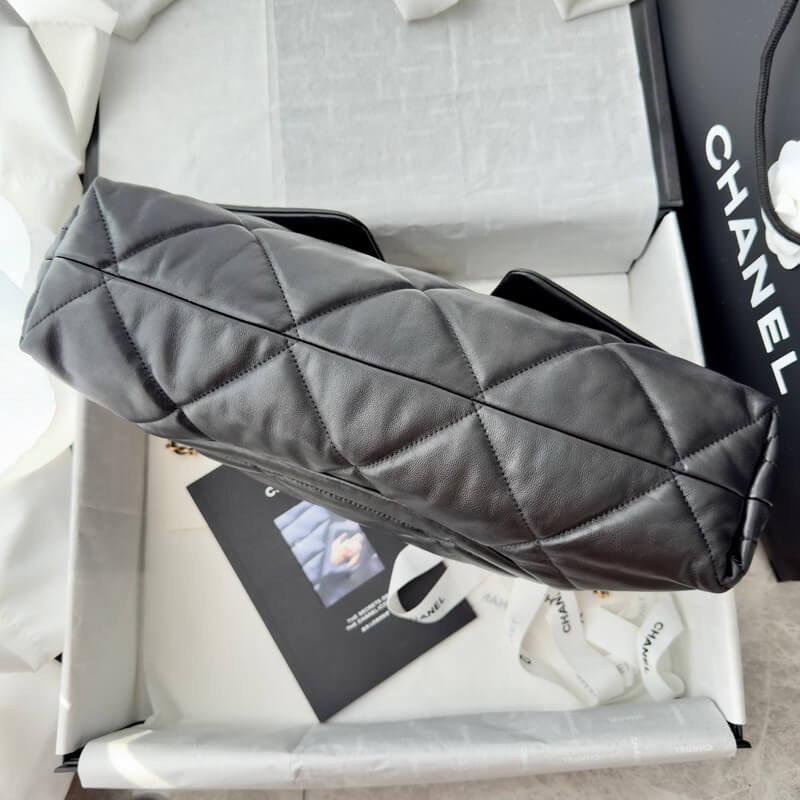 Ch**el Shopping Bag in Shiny Lambskin AS5740