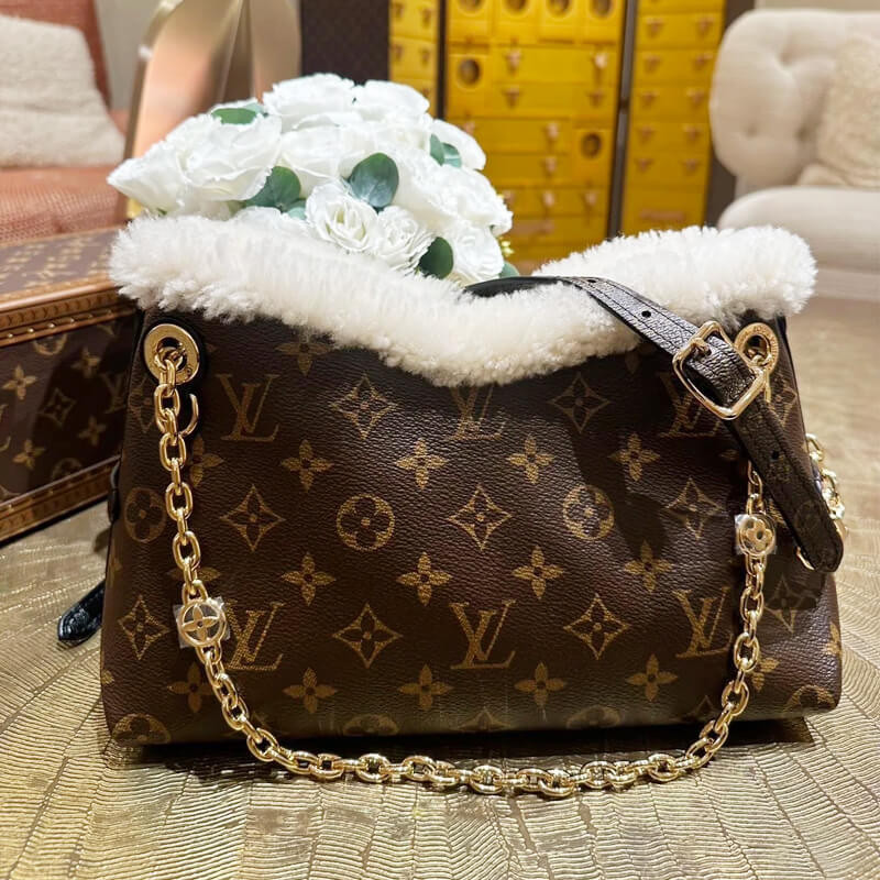 L0vis Vvtt0n Monogram Shearling CarryAll BB M26568