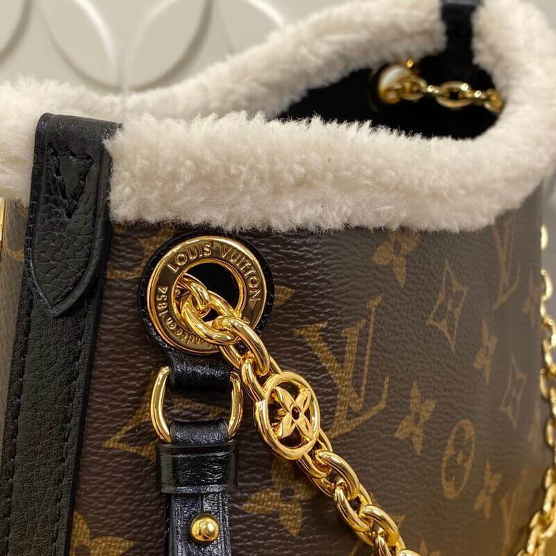 L0vis Vvtt0n Monogram Shearling CarryAll BB M26568