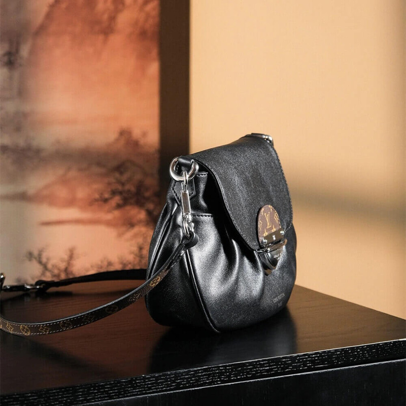 L0vis Vvtt0n Sunset Vibe M12192 Lambskin leather