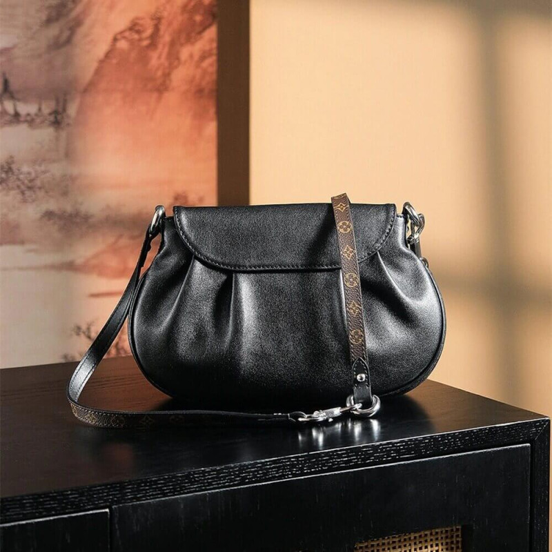 L0vis Vvtt0n Sunset Vibe M12192 Lambskin leather