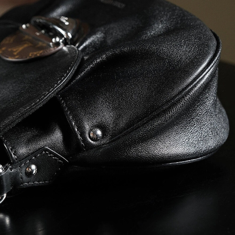 L0vis Vvtt0n Sunset Vibe M12192 Lambskin leather