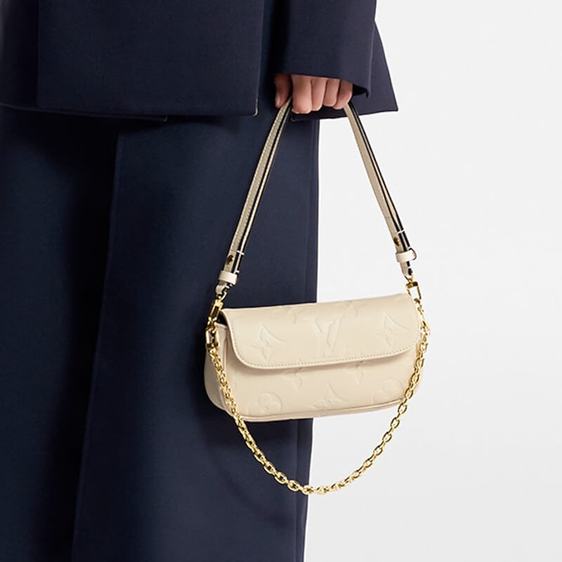 L0vis Vvtt0n Wallet On Chain Ivy M82210 M82154