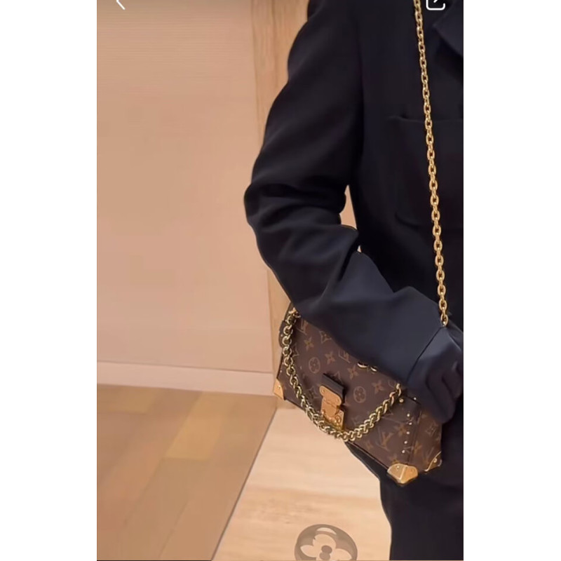 L0vis Vvtt0n Trunkie East West M27266