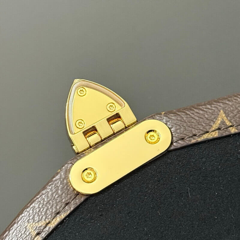 L0vis Vvtt0n Trunkie East West M27266