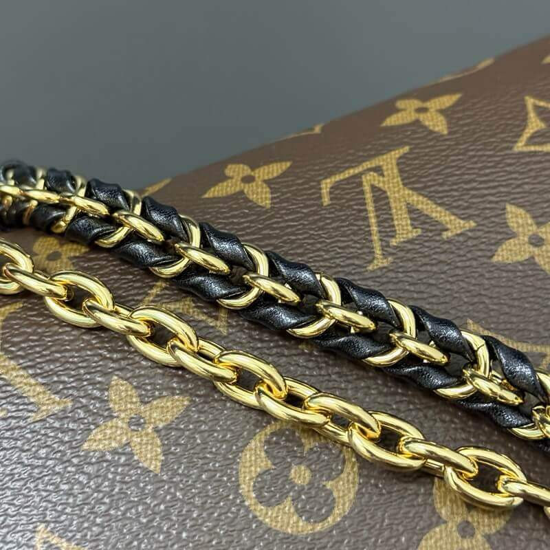 L0vis Vvtt0n Trunkie East West M27266