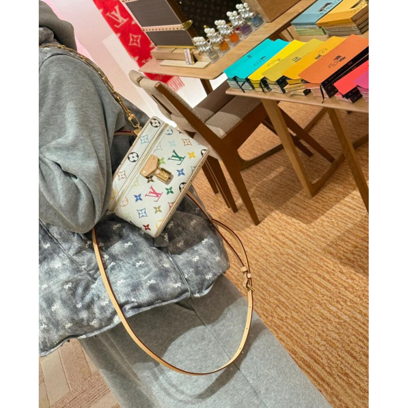 L0vis Vvtt0n LV x TM Vanity Chain Pouch M13662